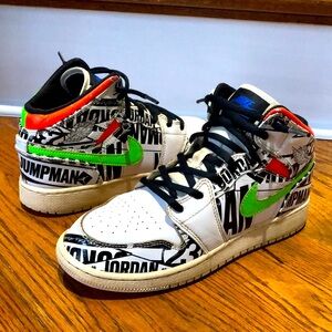 Jordan 1 Mid
All Over Logos Size 6Y
